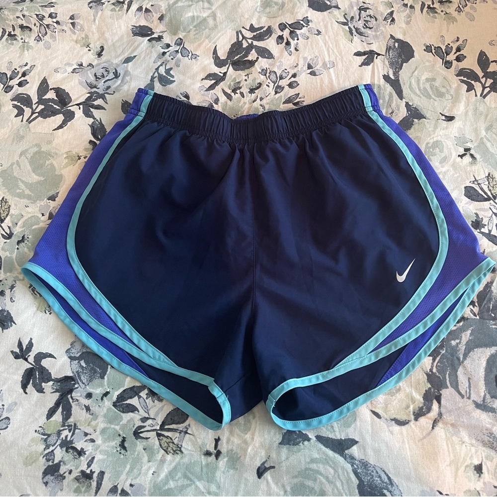 Women’s NIKE running shorts M